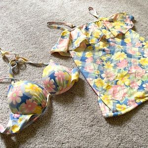 Cute floral swimsuit top. Bikini + coverup top